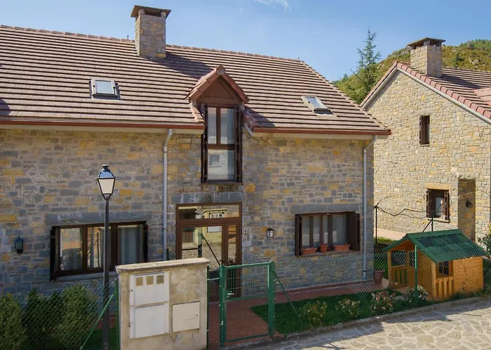 Casa Con Jardin En Hecho